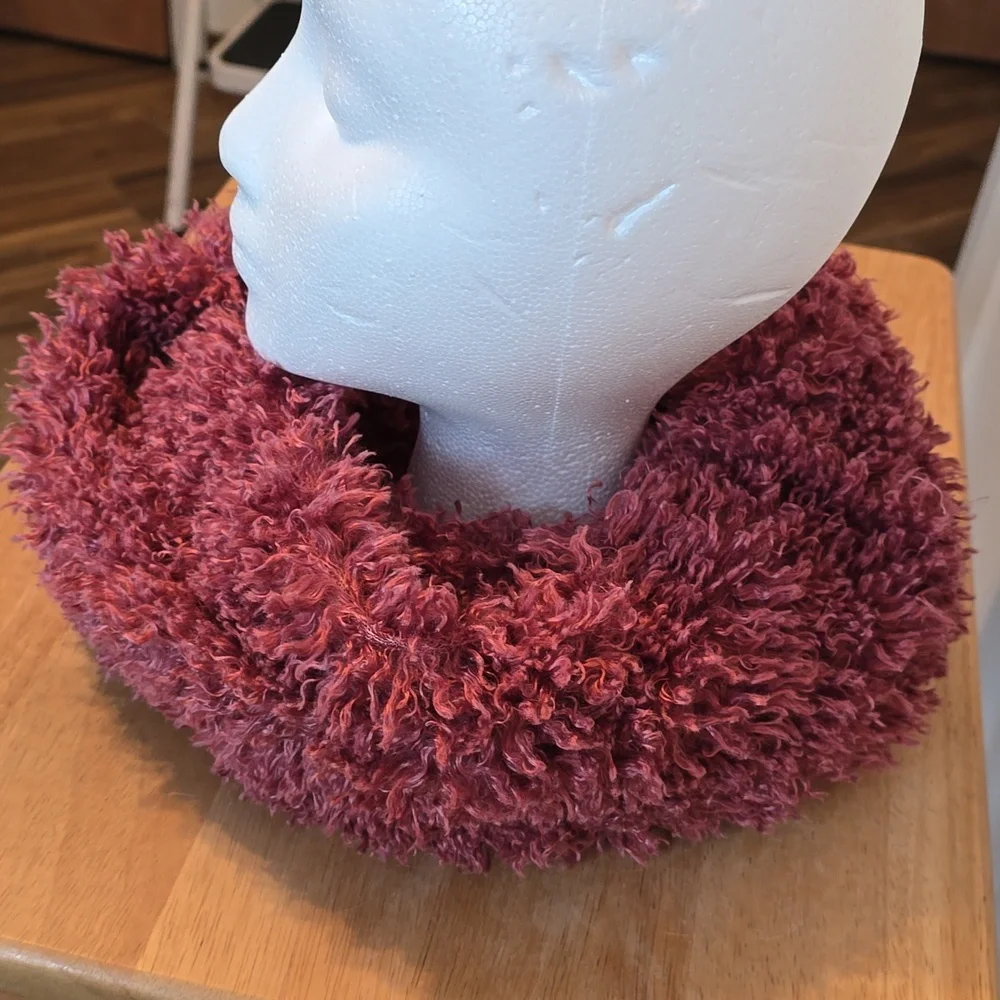 NWOT Women's neck warmer - Picture 3 of 6